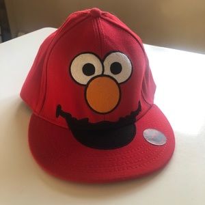 NWT Red Elmo A-Flex Flexible Fitted Baseball Hat